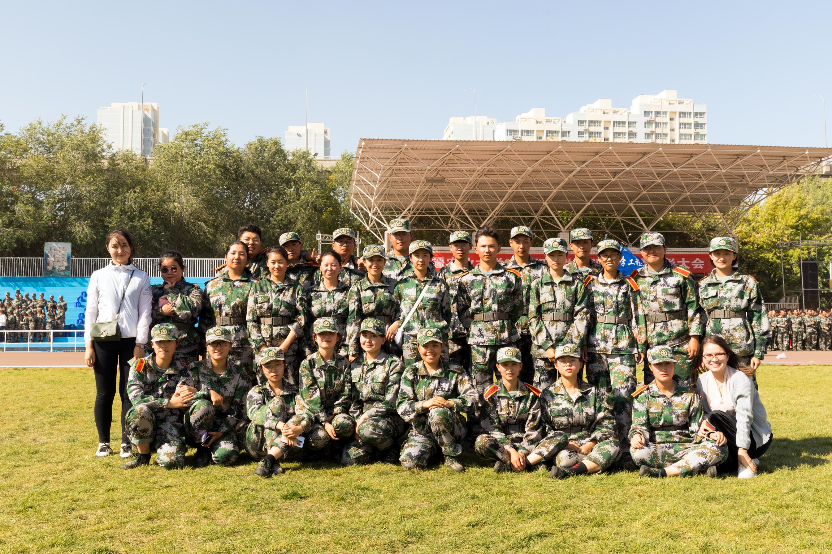 新疆巷弄风情与隐秘小店探秘